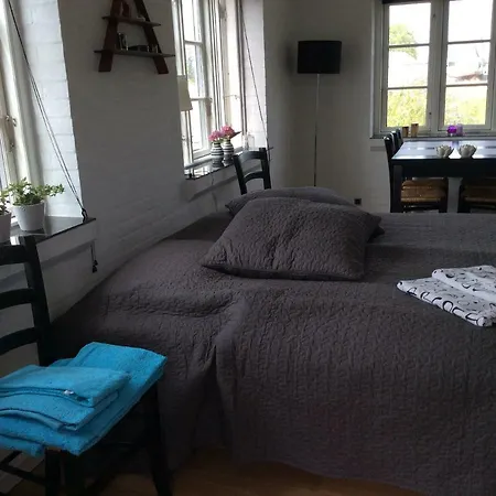 Lango Overnatning ホームステイ *